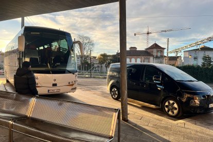 Un autobús a l'estació de Cervera.