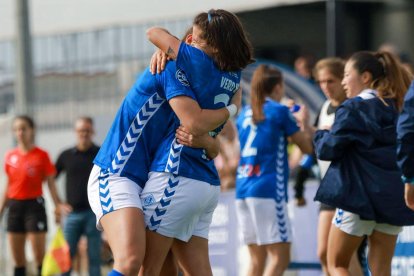 Vero Herrera celebra el gol de l'AEM
