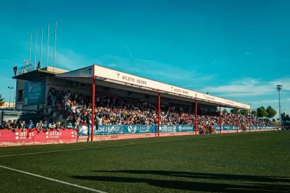 Imatge panoràmica d’un partit al Ramon Farrús. - ATLÈTIC LLEIDA