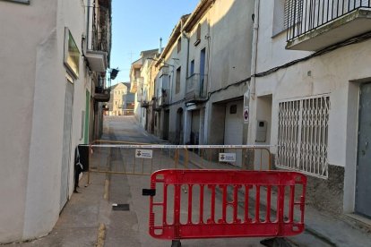L'ensorrament ha afectat les cases dels números 34 i 36-38 del carrer Anselm Clavé de Miralcamp.
