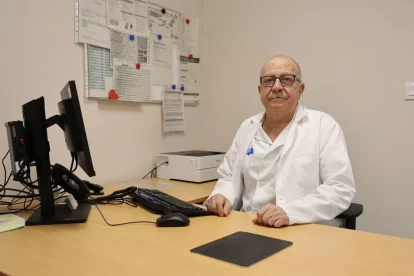 Als seus 67 anys, Eduard Peñascal continua passant consulta al CAP de la Bordeta. - AMADO FORROLLA