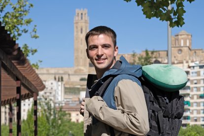 Carles Prats, jove de 25 anys, espera que els viatges formin part de la seva vida professional. A la foto, hores abans d’anar a Palermo, per continuar desvelant el seu mapa.