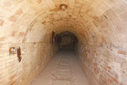 L’interior del polvorí de la Guerra Civil s’ha quedat sense llum pel robatori de cable de la instal·lació.