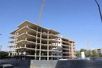 Blocs de pisos en construcció a Copa d’Or, la principal zona d’expansió de la ciutat. - AMADO FORROLLA