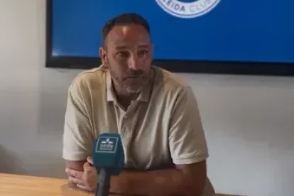 El director esportiu de l’Atlètic Lleida, Alberto Monsalvo, durant la roda de premsa d’ahir.