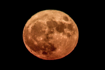 Imágenes de la luna llena del 14 de noviembre del 2016. La mayor y brillante que se verá en casi un siglo.