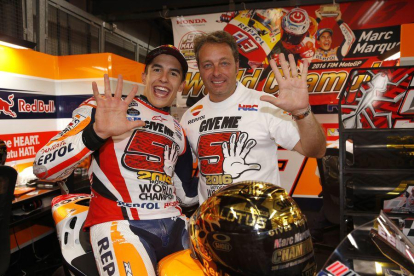 La celebració del tercer títol de campió de MotoGP de Marc Márquez.