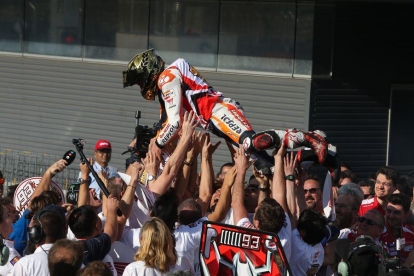 La celebració del tercer títol de campió de MotoGP de Marc Márquez.