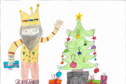 El Rei Gaspar deixa els regals sota l'arbre de Nadal.