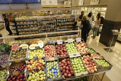Molta de la fruita ecològica a la venda al nou supermercat és de Lleida.