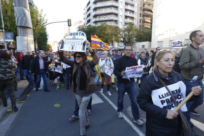 Miles de personas vuelven a reclamar libertad para los ocho exconsellers y los Jordis