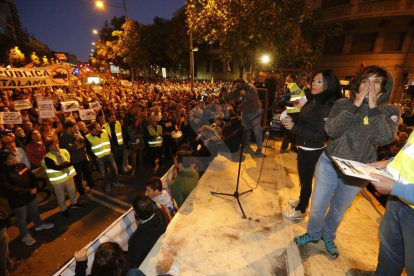 Miles de personas vuelven a reclamar libertad para los ocho exconsellers y los Jordis