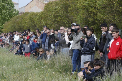 Unos 200 figurantes de grupos llegados de España y Francia recrean en Artesa de Lleida una de las batallas de la Guerra Mundial