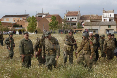 Uns 200 figurants de grups arribats d'Espanya i França recreen a Artesa de Lleida una de les batalles de la Guerra Mundial