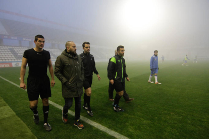 Imatges del Lleida Esportiu - Badalona, un partit jugat enmig d'una intensa boira