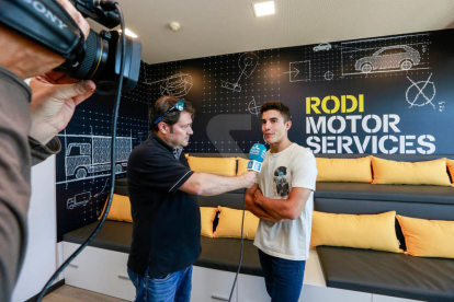 El pilot va fer aquestes declaracions durant la visita a les oficines centrals de Rodi Motor Services, una empresa que li dóna suport des de l'inici de la seua carrera.