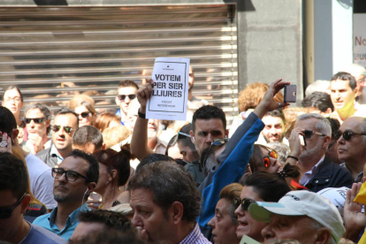 Imatges de la manifestació a la plaça de la Paeria