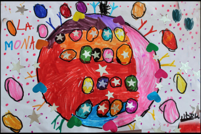 Aquesta mona tan carregada i colorida ,és la que ha dibuixat la Nuria de 4 anys