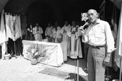 La celebració de la Nit de Maria, el 15 d'agost, promoguda pel mossèn Enric Inglés, congrega més de dos mil fidels de tot Catalunya i converteix el poble garriguenc en un nou Lourdes