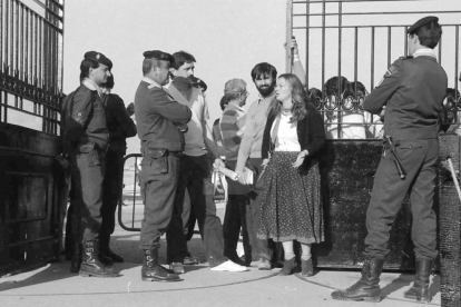 L'assalt d'ETA a la caserna militar de Berga l'any 1980 i la celebració dels consells de guerra a Lleida provoca tensió a la ciutat.