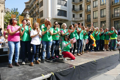 Milers de persones es mobilitzen de manera cívica en centenars de municipis, molts de Lleida, contra la 