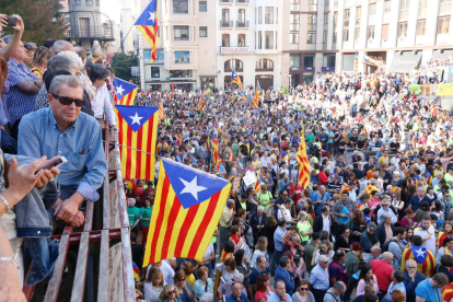 Milers de persones es mobilitzen de manera cívica en centenars de municipis, molts de Lleida, contra la 