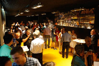 Imatges de la inauguració de la nova sala VIP del pavelló Barris Nord de Lleida