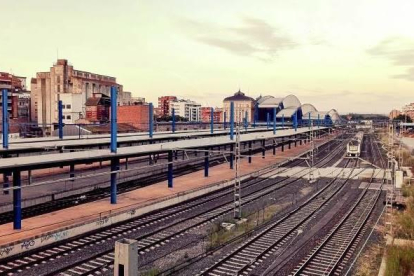 Una perspectiva diferent de l'estació de tren de Lleida.