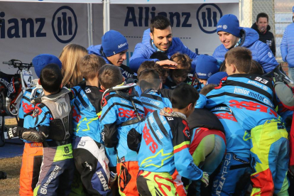 Allianz Junior Motor Camp en el circuito de Rufea, en Lleida, donde una veintena de jóvenes promesas aprenden junto al hexacampeón.