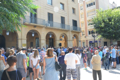 Localitats d'arreu de la geografia lleidatana han celebrat minuts de silenci en rebuig als atemptats de Barcelona i Cambrils.