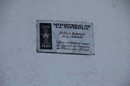 Imatges de la manifestació i la retirada de plaques franquistes a la ciutat de Lleida