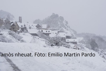 Foto presa el 11/11/17 per Emilio Martin Pardo a Vilamòs. La primera nevada de l'any