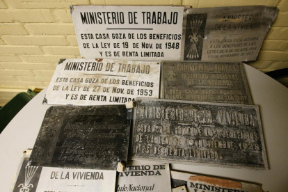 Imatges de la manifestació i la retirada de plaques franquistes a la ciutat de Lleida