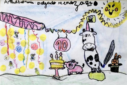 Ariadna ha querido reflejar en su dibujo la felicidad que lleva a todos los niños a cumplir años y nada mejor que hacerlo con sus mejores amigos de la vaca, entre ellos están sus 4 pollitos que tenemos en casa.