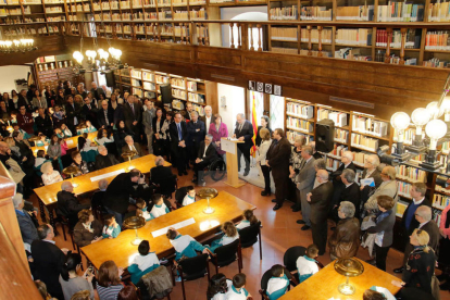 Imatges de la inauguració de la biblioteca de l'IEI
