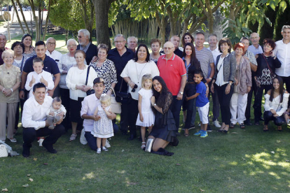 Felicita els teus familiars i amics pel seu aniversari, sant, casament enviant fotos a cercle@segre.com