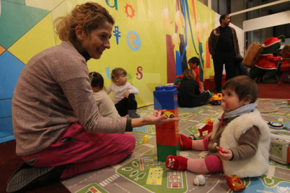 Imatges del parc infantil de Nadal de Lleida, que obre les portes amb un total de 50 d'activitats