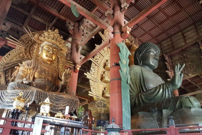 12.	NARA   Gran buda Daibutsu uno de los budas en bronce más grandes del mundo tiene una altura de 14.98 y pesa unas 500 toneladas