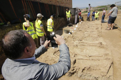 Encuentran los restos de diecisiete soldados del bando franquista