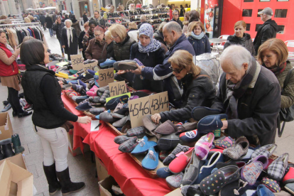 Imatges de la primera jornada del mercat de les rebaixes a Lleida