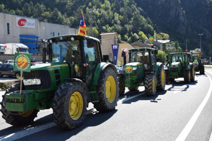 Imatge de la marxa lenta de tractors organitzada per UP.