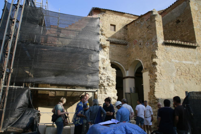 La visita a l'inici de les obres a l'església de Rosselló.