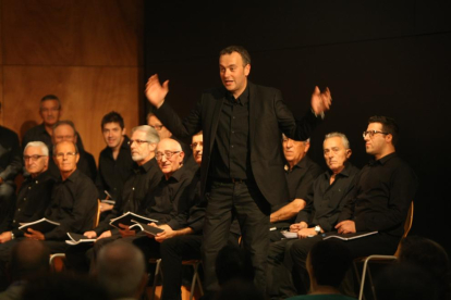 El músic, compositor i director Pedro Pardo, l’any passat en un assaig al capdavant de l’Orfeó Lleidatà.