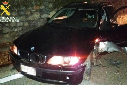 Estado en el que quedó el coche de un sospechoso tras arrollar a las patrullas de la Guardia Civil. 