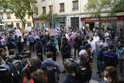 Operatiu policial als voltants de la seu del PSOE al madrileny carrer de Ferraz.