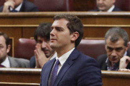 Rivera descarta entrar en un Gobierno del PP si sigue Rajoy