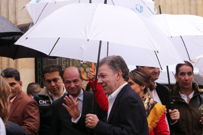 El president colombià, Juan Manuel Santos, quan anava a votar aquest diumenge a Bogotà.