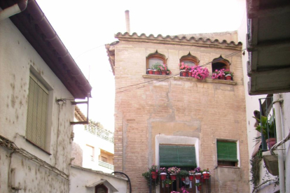 El carrer Parròquia, al centre històric de Fraga.