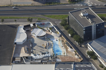Vista aèria del complex de la discoteca Biloba, al polígon NeoParc, al costat de l’LL-11.