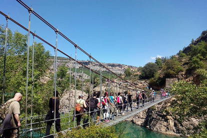 Un dels ponts d’accés al congost de Mont-rebei el cap de setmana passat.